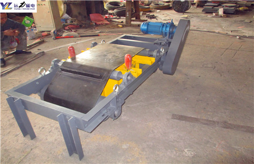 電磁自卸式除鐵器，河南油直冷式電磁除鐵器RCDA-8經(jīng)濟(jì)省錢(qián)_技術(shù)參數(shù)_河南油直冷式電磁除鐵器RCDA-8經(jīng)濟(jì)省錢(qián)工作原理_國(guó)家標(biāo)準(zhǔn)生產(chǎn)廠(chǎng)家